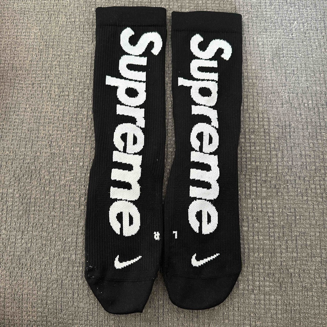 Supreme(シュプリーム)のSupreme × Nike コラボ　ソックス メンズのレッグウェア(ソックス)の商品写真