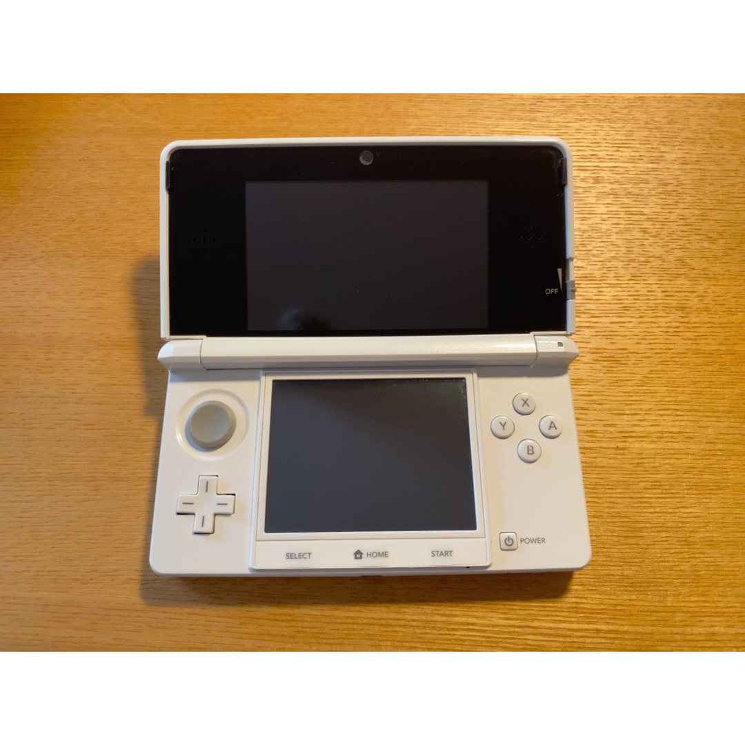 任天堂(ニンテンドウ)のNINTENDO 3DS ホワイト 電源アダプタ、付属タッチペン付き 中古 エンタメ/ホビーのゲームソフト/ゲーム機本体(携帯用ゲーム機本体)の商品写真