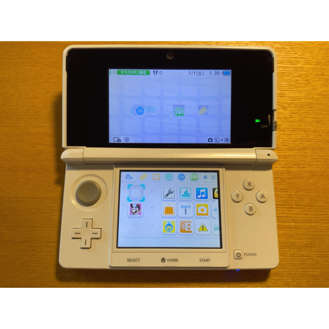 任天堂(ニンテンドウ)のNINTENDO 3DS ホワイト 電源アダプタ、付属タッチペン付き 中古 エンタメ/ホビーのゲームソフト/ゲーム機本体(携帯用ゲーム機本体)の商品写真