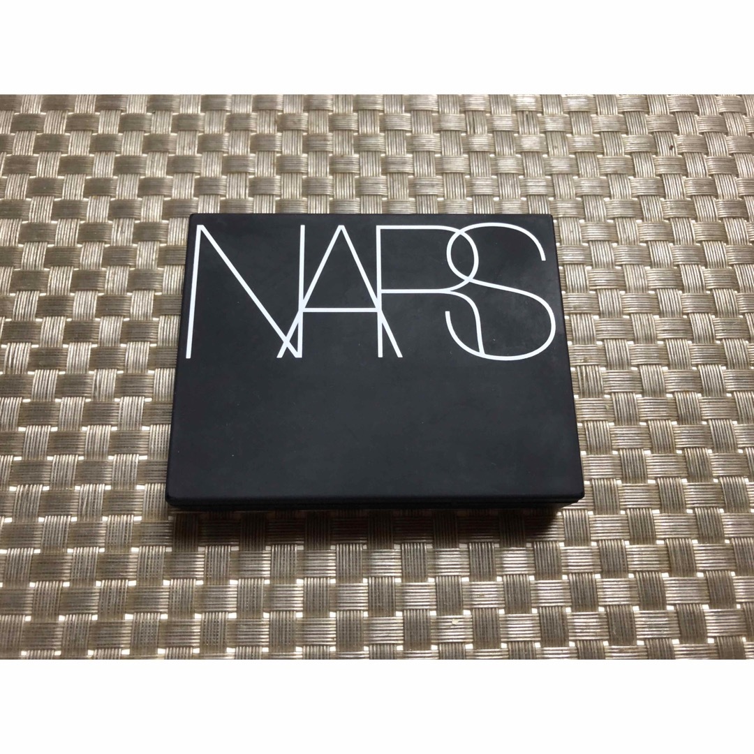 NARS(ナーズ)の再値下げ中★NARSライトリフレクティングセッティングパウダープレストN 10g コスメ/美容のベースメイク/化粧品(フェイスパウダー)の商品写真