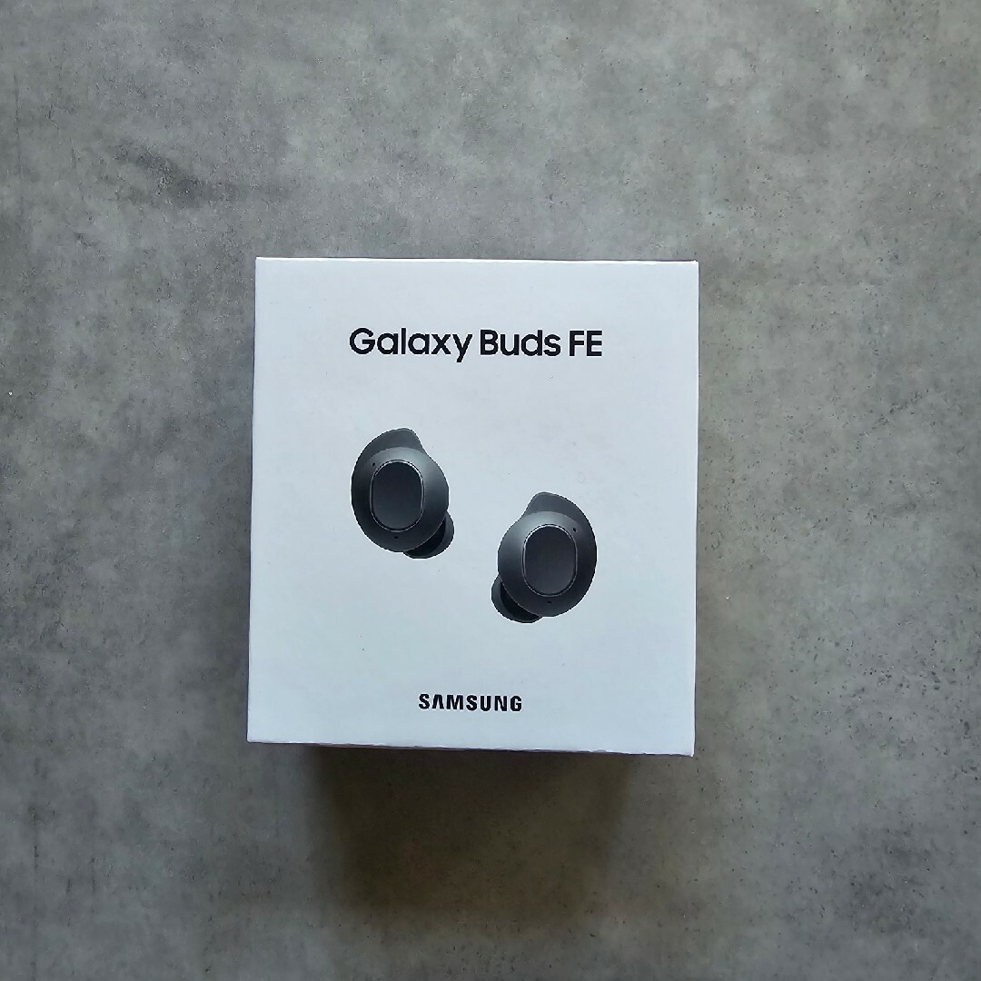 新品未開封★ Galaxy Buds FE SM-R400NZWAXXV スマホ/家電/カメラのスマホアクセサリー(ストラップ/イヤホンジャック)の商品写真