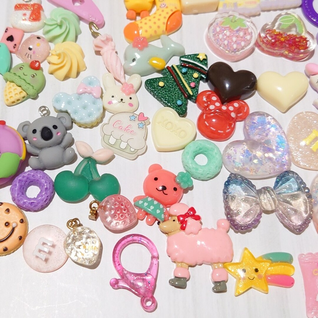 デコパーツ まとめ売り ゴチャ混ぜ B品あり ハンドメイドのハンドメイド その他(その他)の商品写真