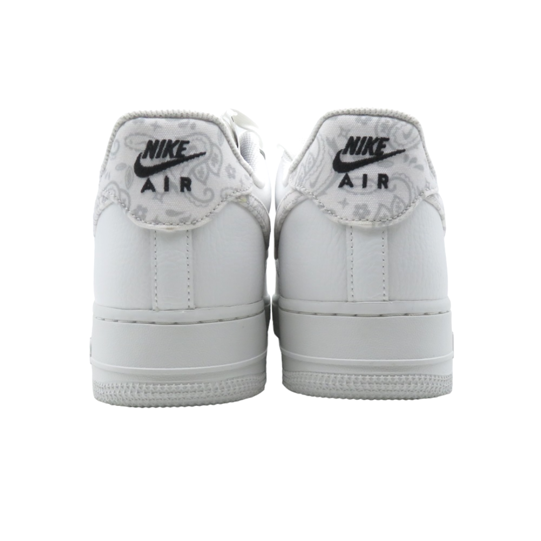 NIKE(ナイキ)のNIKE 2022 WMNS AIR FORCE1 07 ESSENTIAL メンズの靴/シューズ(スニーカー)の商品写真