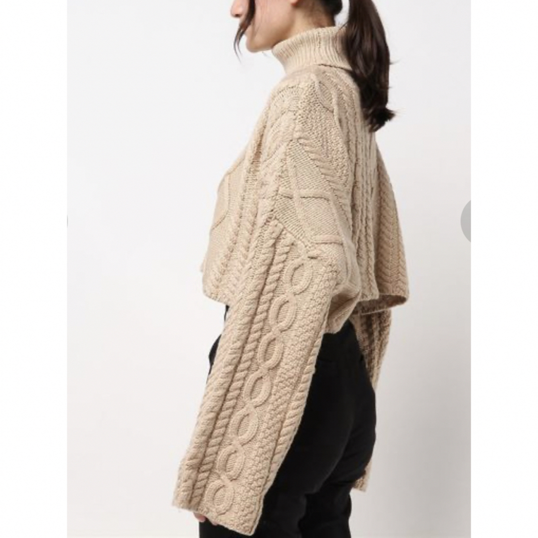 ELIN(エリン)のELIN×STUDIOUS 別注 cable cropped knit レディースのトップス(ニット/セーター)の商品写真