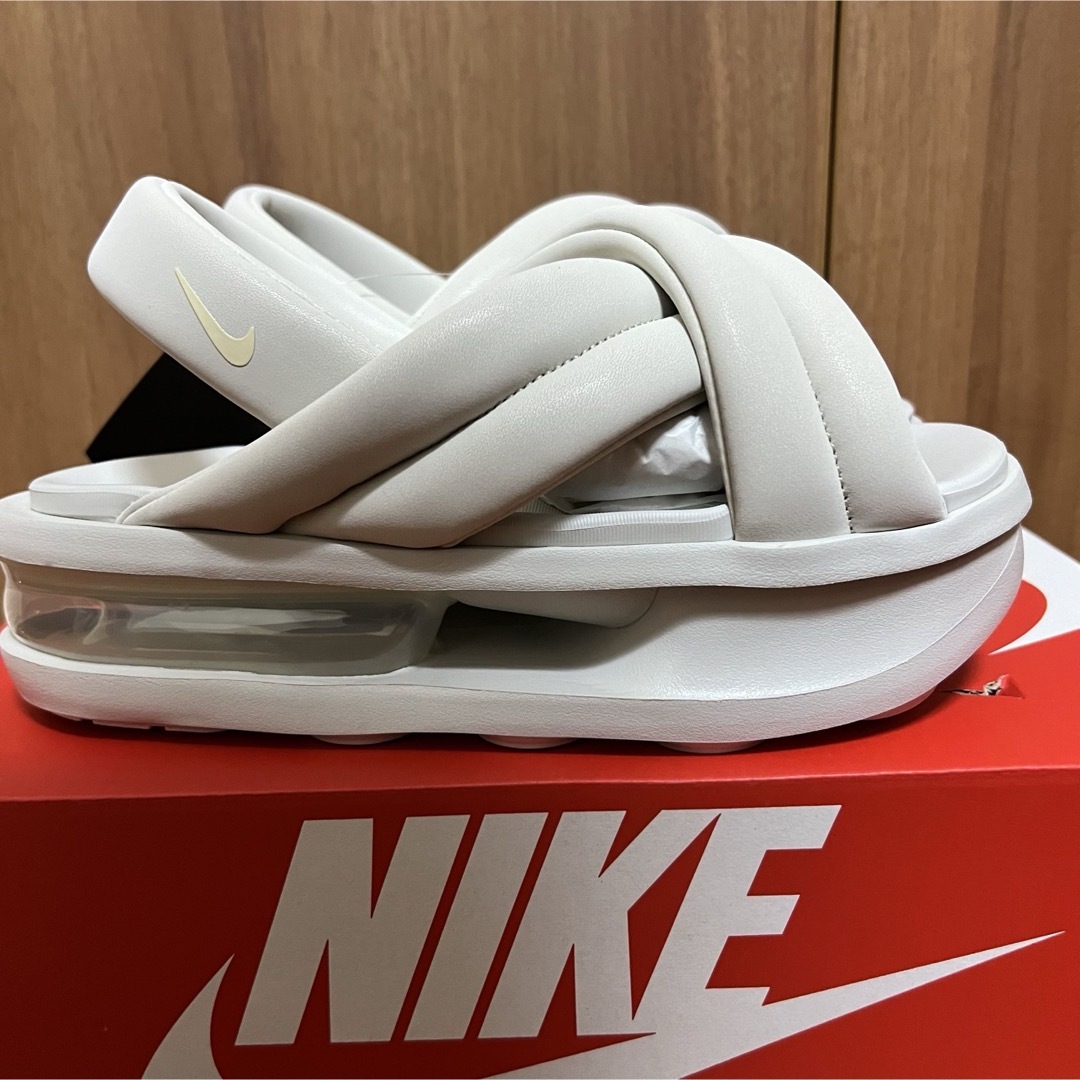 NIKE(ナイキ)のNIKE AIR MAX ISLA エアマックスアイラ 24cm レディースの靴/シューズ(サンダル)の商品写真