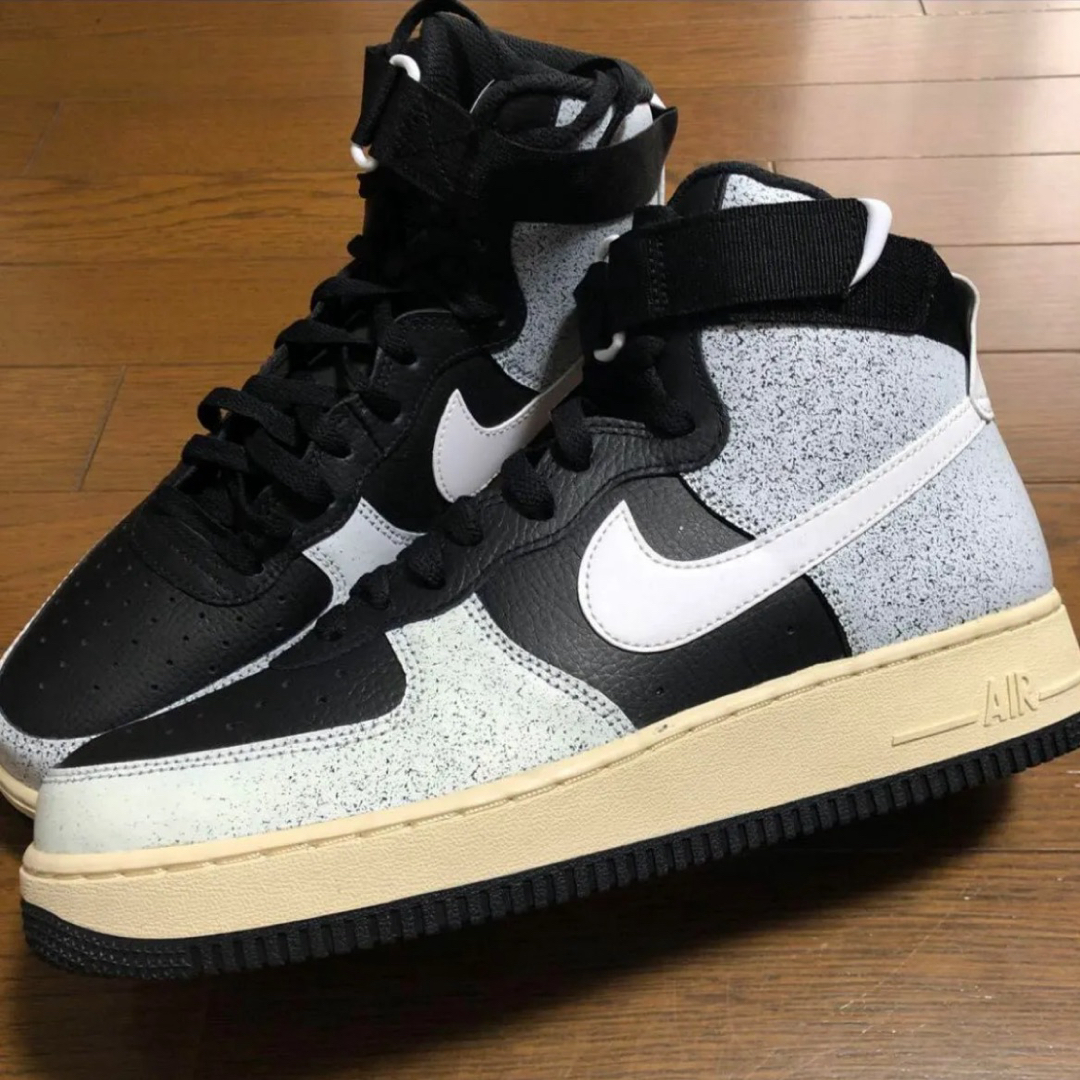 NIKE(ナイキ)のナイキ エアフォース 1 HIGH 07 LX グレー27.5cm 50周年 メンズの靴/シューズ(スニーカー)の商品写真