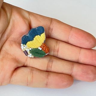 刺繍ブローチ　ミニ(コサージュ/ブローチ)