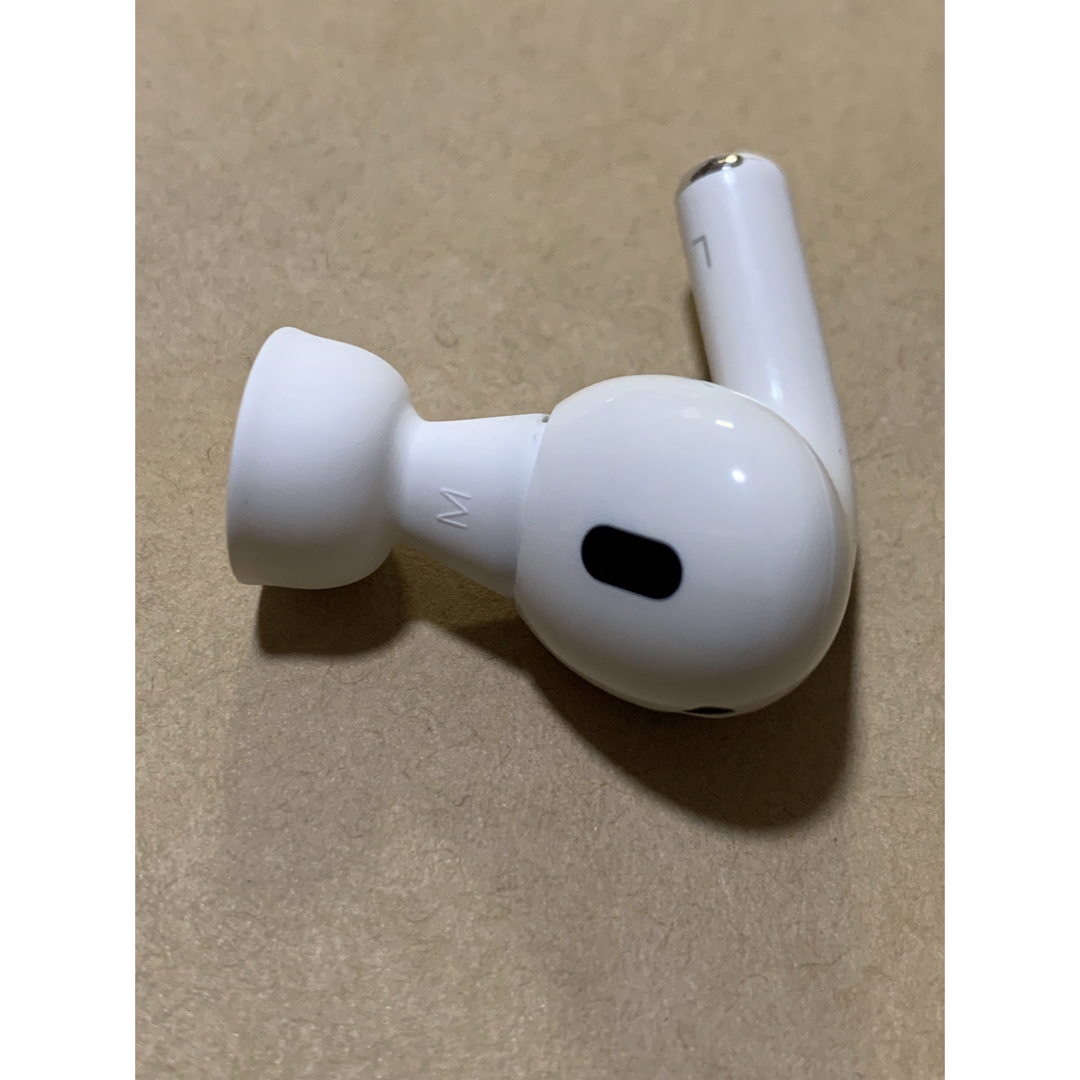 Apple(アップル)のAirPods Pro 第2世代 MQD83J/A A2699(L)左耳＿X5 スマホ/家電/カメラのオーディオ機器(ヘッドフォン/イヤフォン)の商品写真