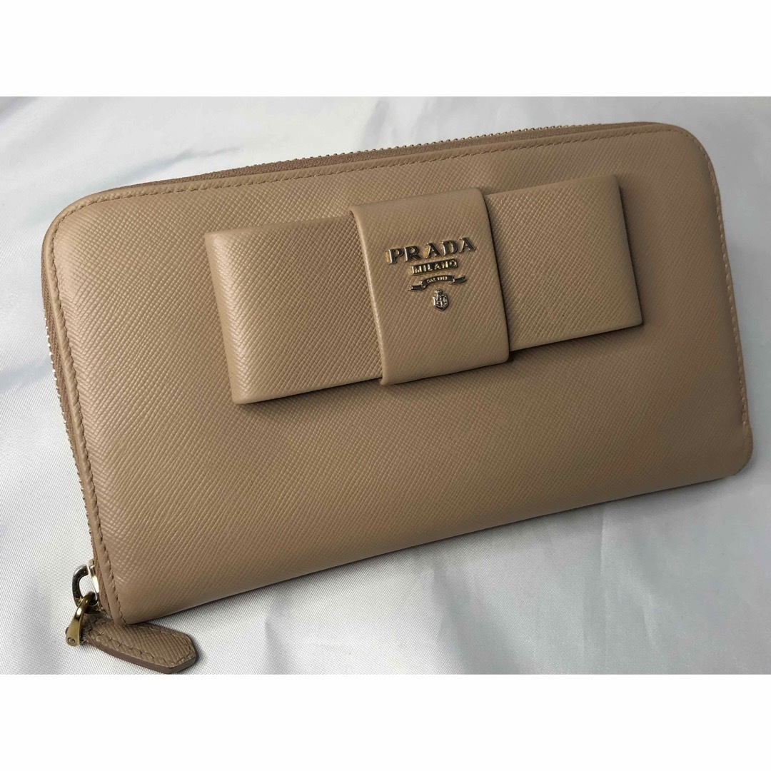 PRADA(プラダ)の超美品PRADA プラダ 長財布 ラウンドファスナー リボン　CAMMEO レディースのファッション小物(財布)の商品写真