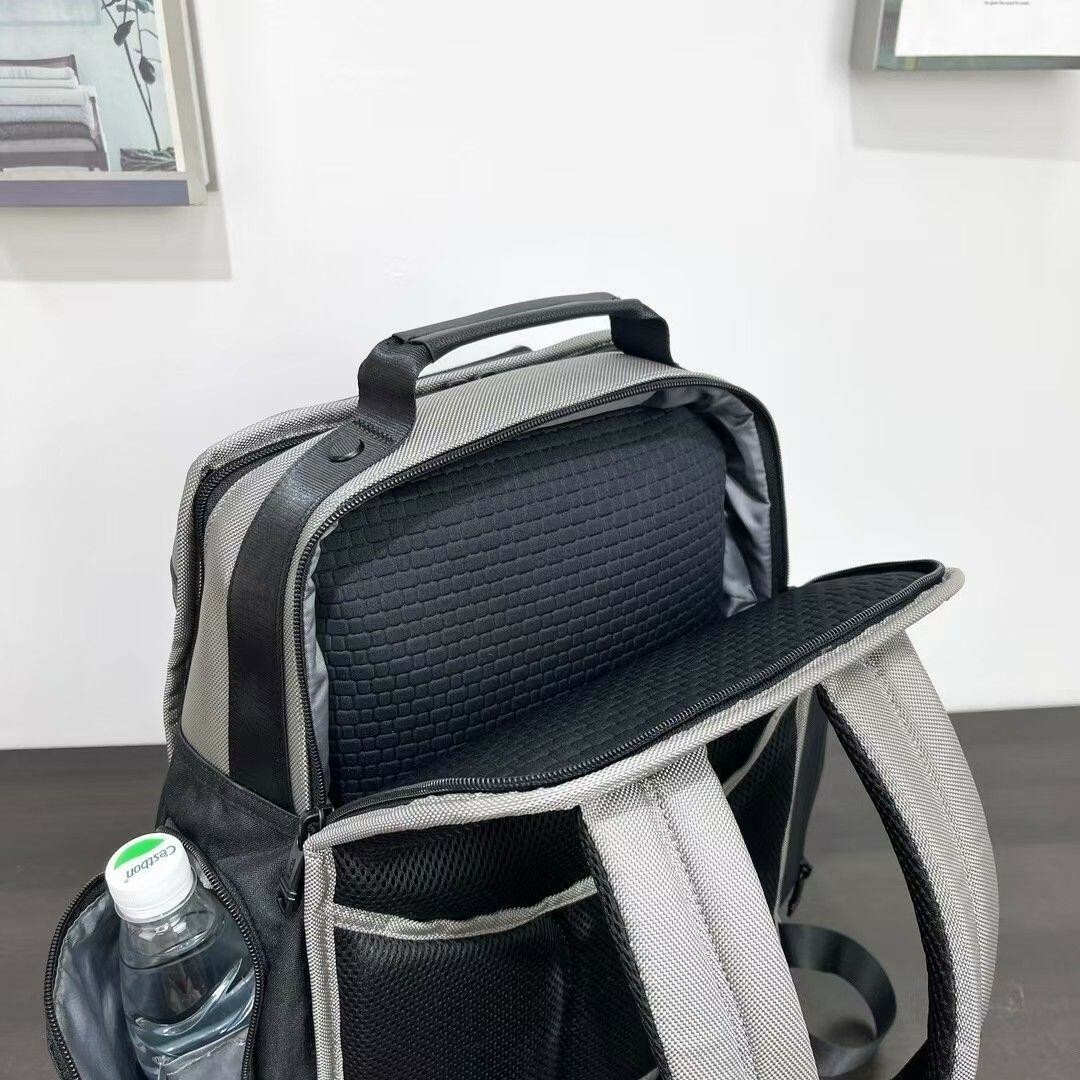 TUMI(トゥミ)のTUMI ALPHA BACKPACK GREY ブリーフ・パック メンズのバッグ(バッグパック/リュック)の商品写真