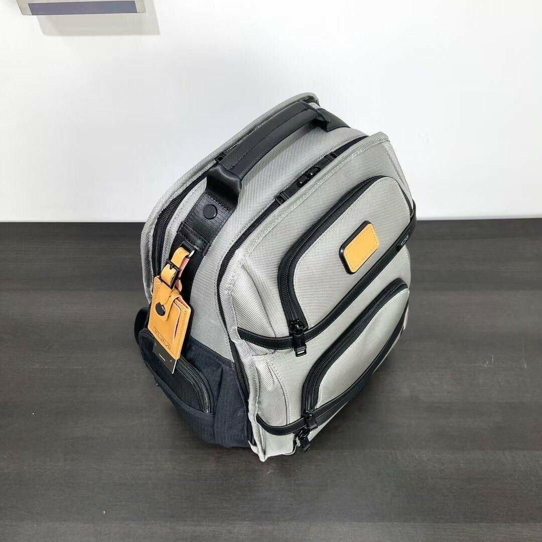 TUMI(トゥミ)のTUMI ALPHA BACKPACK GREY ブリーフ・パック メンズのバッグ(バッグパック/リュック)の商品写真