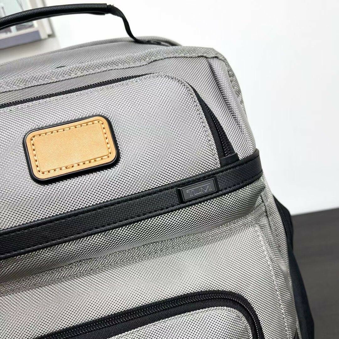 TUMI(トゥミ)のTUMI ALPHA BACKPACK GREY ブリーフ・パック メンズのバッグ(バッグパック/リュック)の商品写真