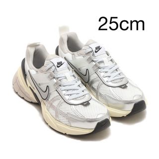 ナイキ(NIKE)の希少完売　NIKE   W V2K RUN  25cm(スニーカー)