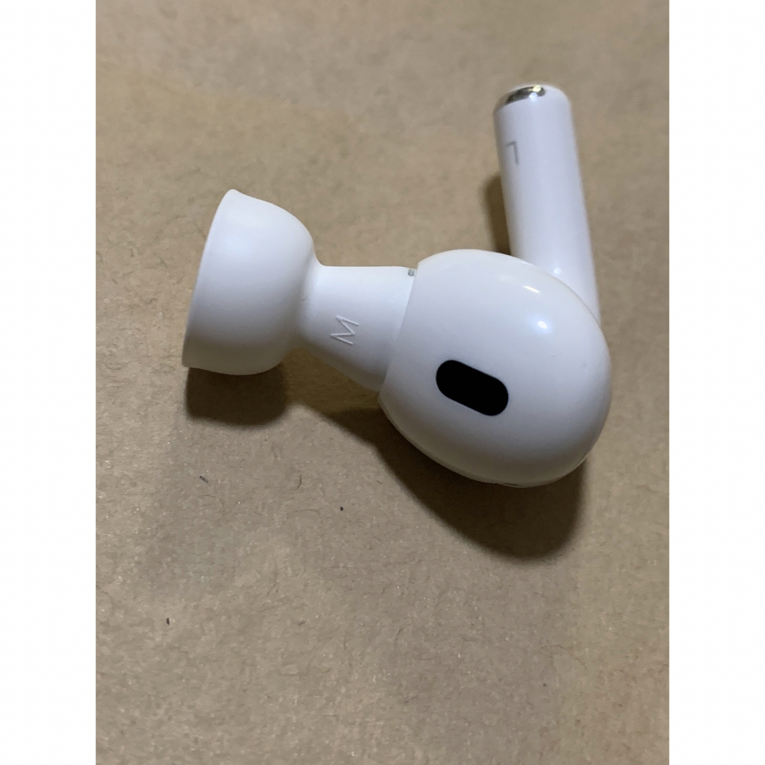 Apple(アップル)のAirPods Pro 第2世代 MQD83J/A A2699(L)左耳＿X7 スマホ/家電/カメラのオーディオ機器(ヘッドフォン/イヤフォン)の商品写真