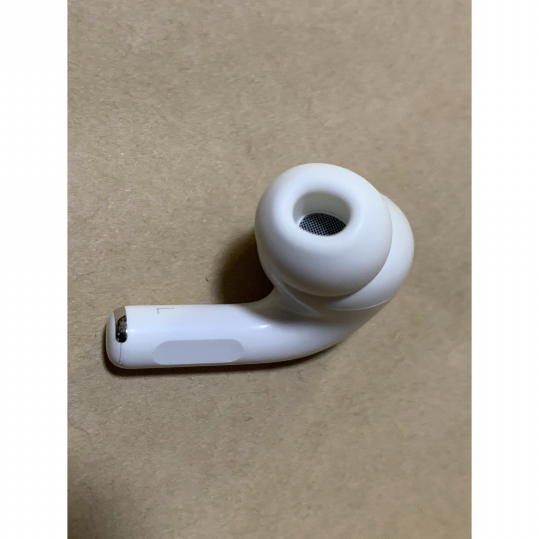 Apple(アップル)のAirPods Pro 第2世代 MQD83J/A A2699(L)左耳＿X7 スマホ/家電/カメラのオーディオ機器(ヘッドフォン/イヤフォン)の商品写真