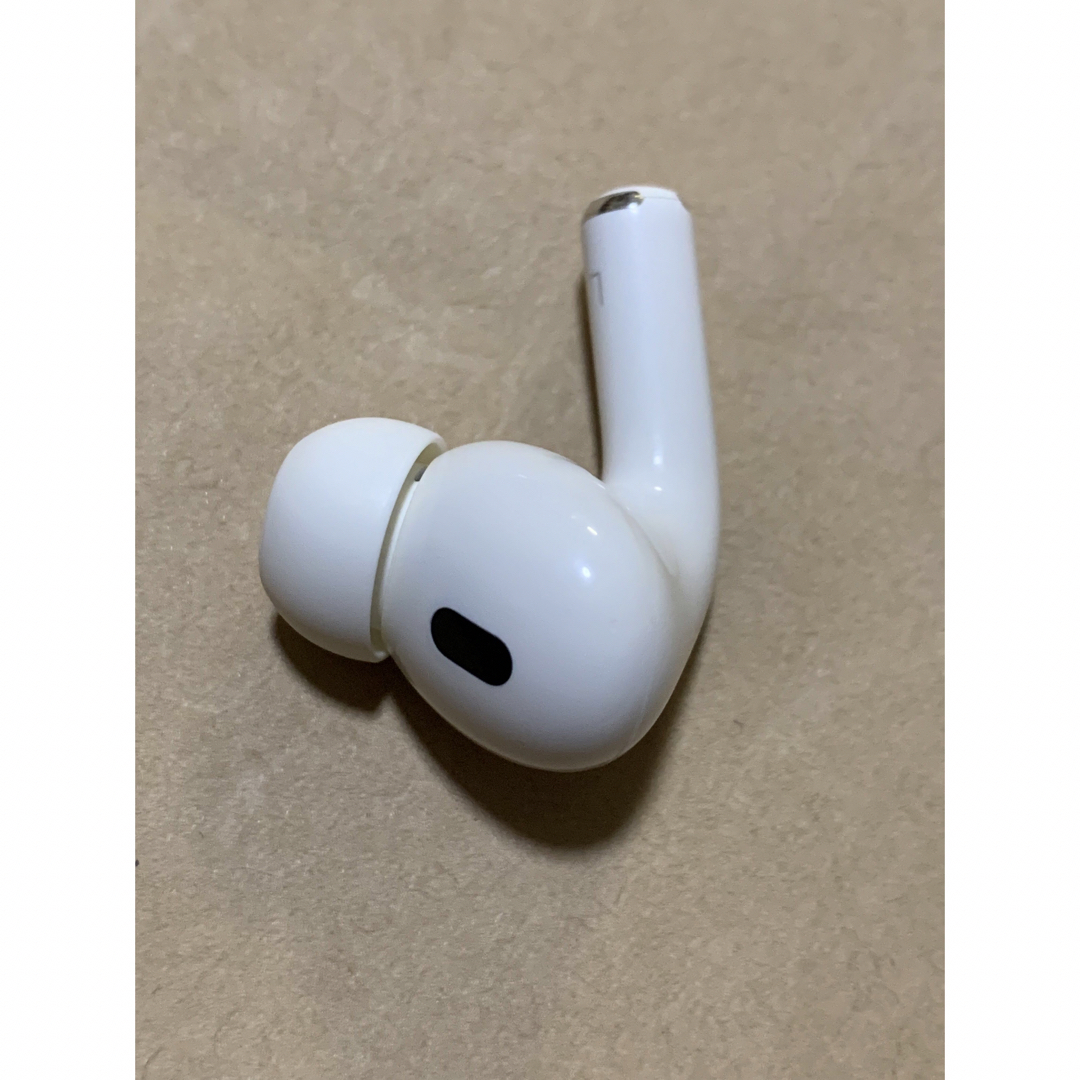 Apple(アップル)のAirPods Pro 第2世代 MQD83J/A A2699(L)左耳＿X7 スマホ/家電/カメラのオーディオ機器(ヘッドフォン/イヤフォン)の商品写真