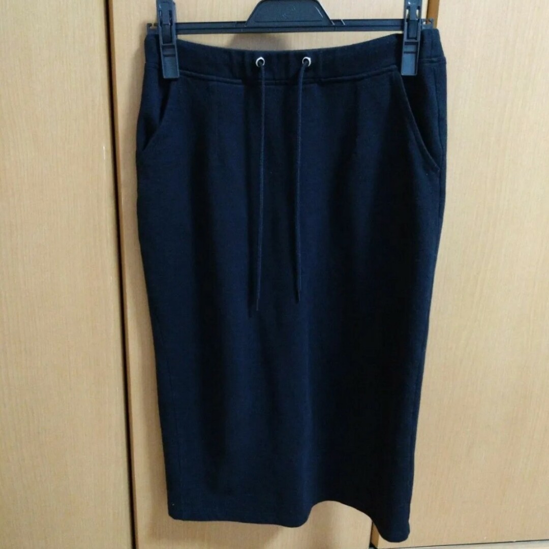 Right-on(ライトオン)のRAG MACHINE カットスカート Sサイズ黒 レディースのスカート(ひざ丈スカート)の商品写真