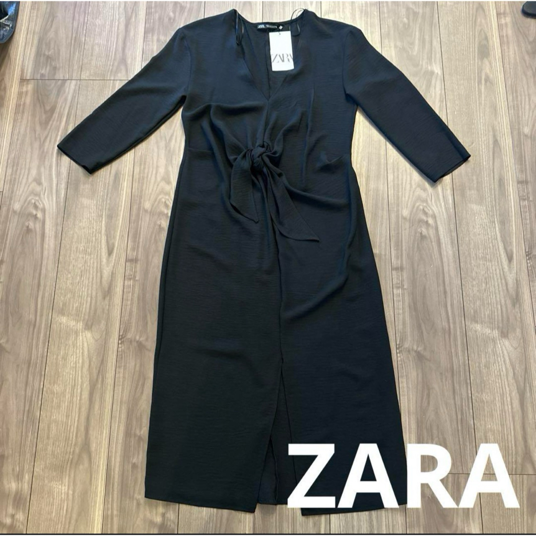 ZARA(ザラ)の新品　ZARA ザラ　リボン付きワンピース　スリット入り　4,990円 レディースのワンピース(ひざ丈ワンピース)の商品写真