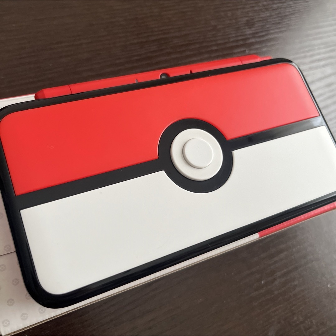 ニンテンドー2DS(ニンテンドー2DS)のNintendo ゲーム機本体 NEWニンテンドー2DS LL モンスターボール エンタメ/ホビーのゲームソフト/ゲーム機本体(携帯用ゲーム機本体)の商品写真