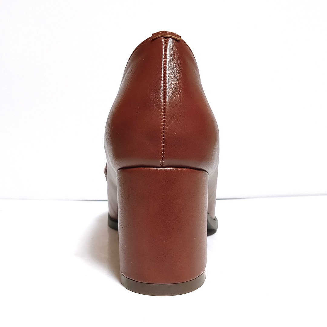 FLICKA(フリッカ)のlus. スクエアトゥビット付ヒールローファーパンプス M 23.5 茶色 レディースの靴/シューズ(ローファー/革靴)の商品写真