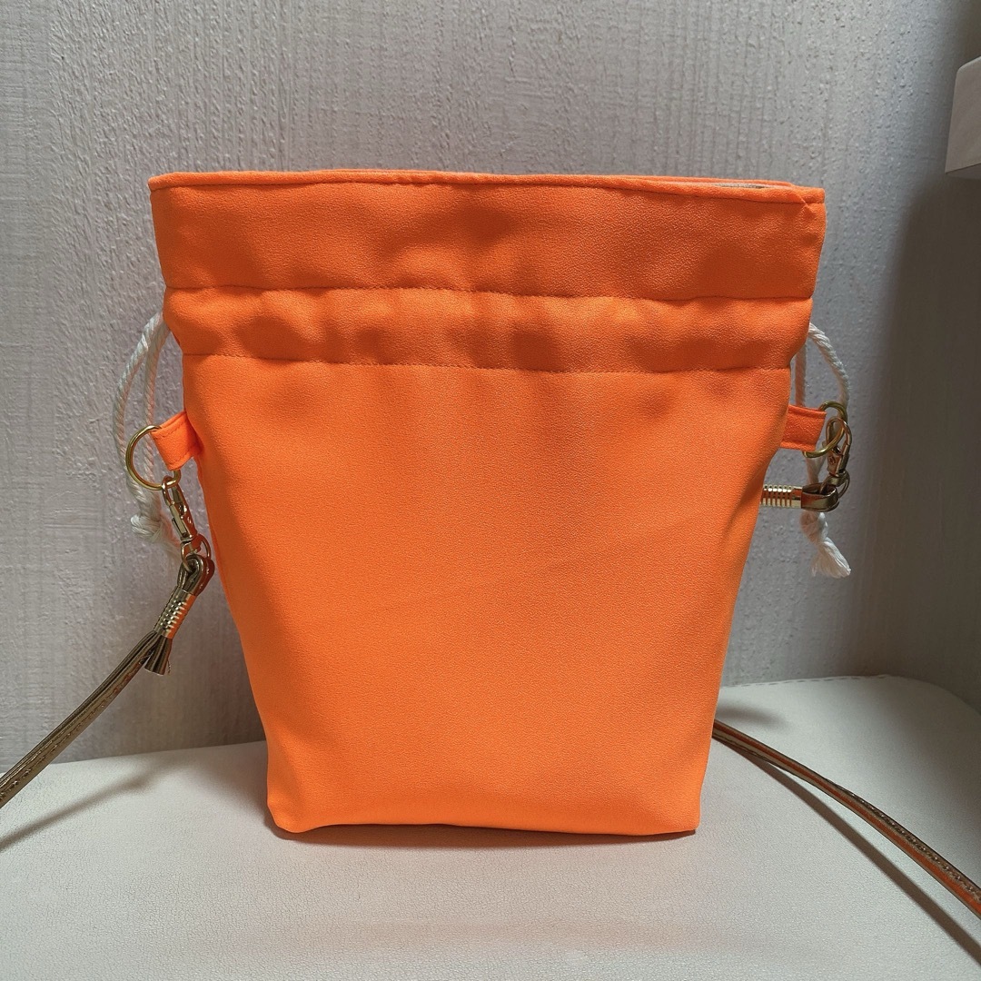 巾着ショルダーバッグ ネオンカラー オレンジ ハンドメイドのファッション小物(バッグ)の商品写真