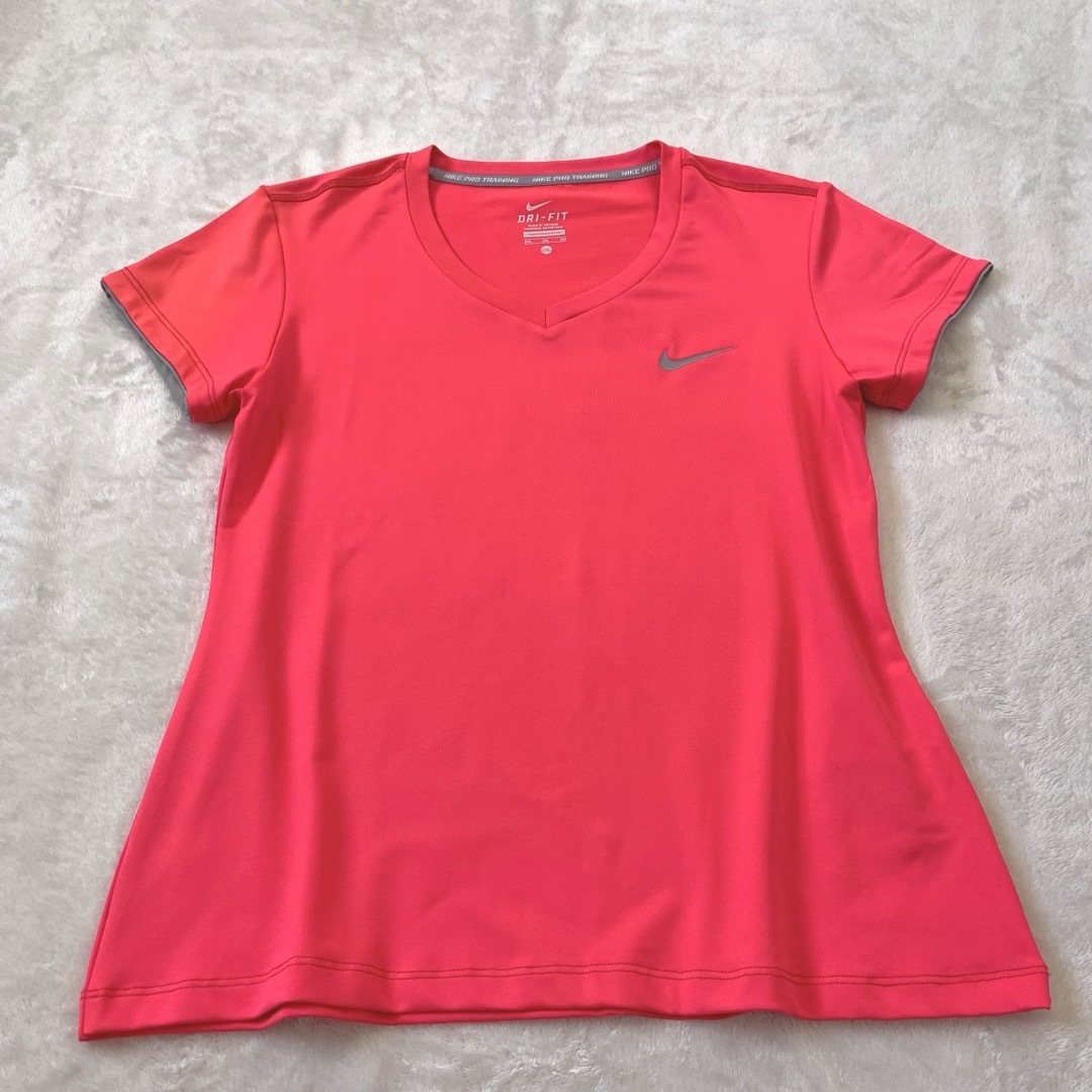 NIKE(ナイキ)の美品★ナイキ★トレーニングシャツ★ドライフィット★ピンク★XXL スポーツ/アウトドアのランニング(ウェア)の商品写真