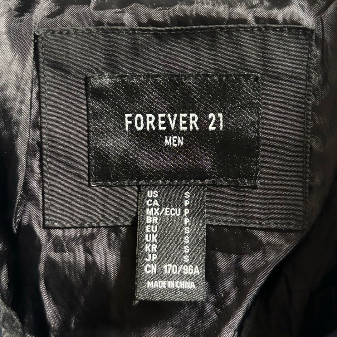 FOREVER 21(フォーエバートゥエンティーワン)のFOREVER 21 ナイロンジャケット　アウター　ブルゾン メンズのジャケット/アウター(ナイロンジャケット)の商品写真