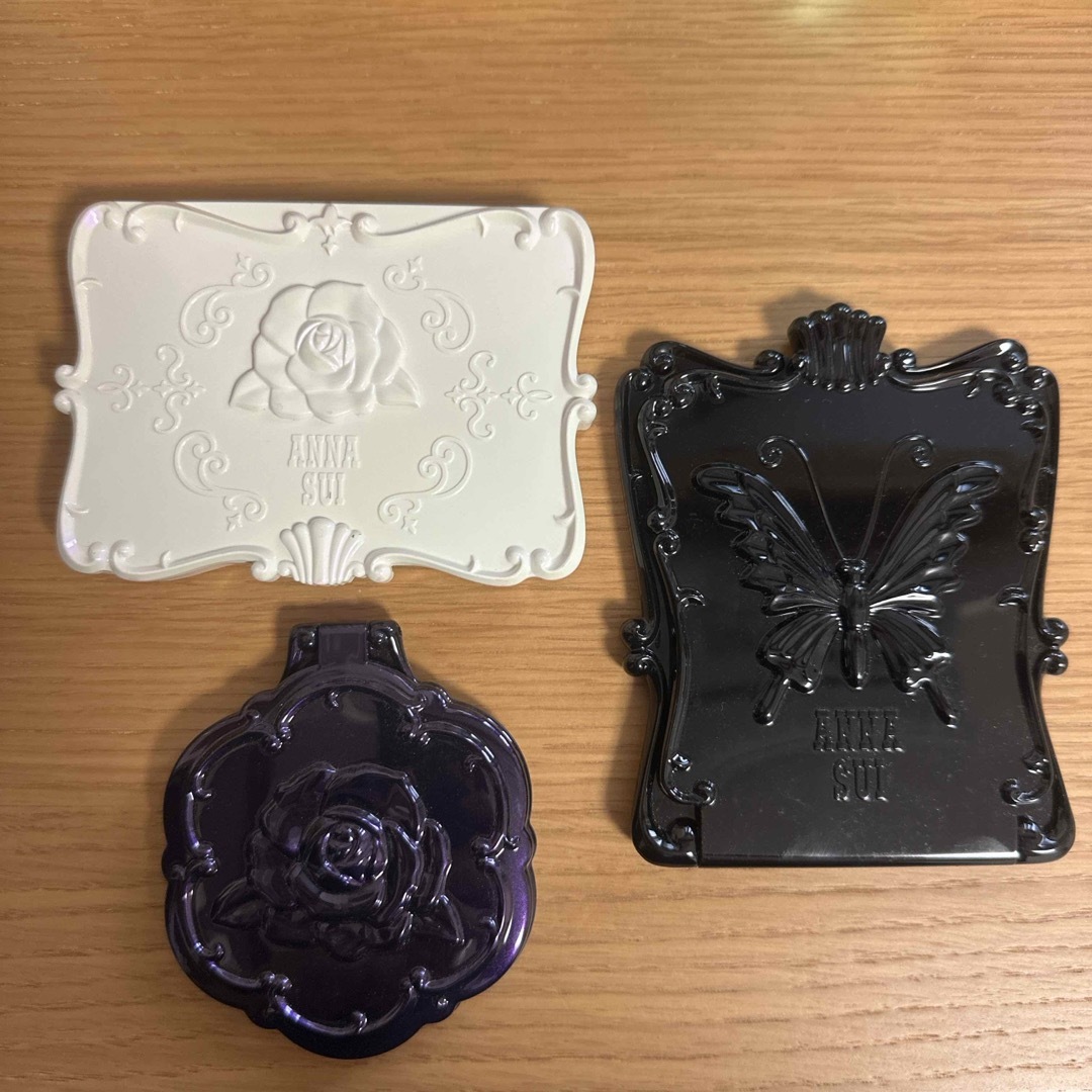 ANNA SUI(アナスイ)の中古品　アナスイ　鏡2個&あぶらとり紙ケース　３個セット コスメ/美容のメイク道具/ケアグッズ(その他)の商品写真