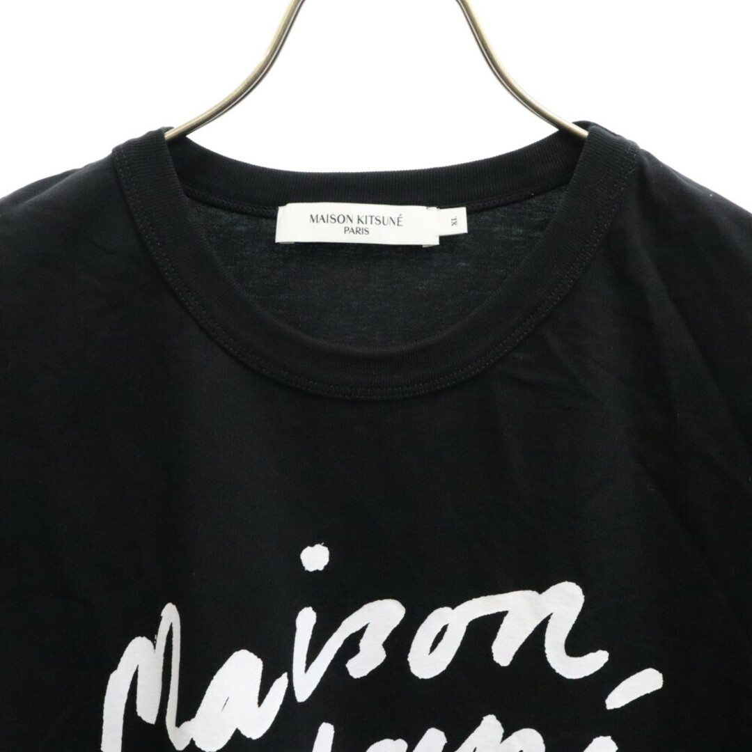 MAISON KITSUNE'(メゾンキツネ)のMAISON KITSUNE メゾンキツネ フロントロゴプリント 半袖Tシャツ ブラック AM00104KJ008 メンズのトップス(Tシャツ/カットソー(半袖/袖なし))の商品写真