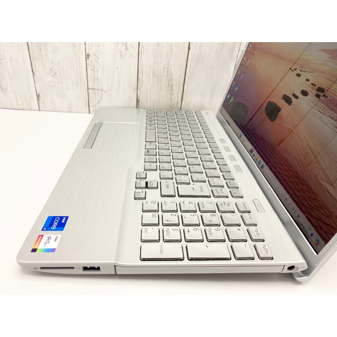 富士通(フジツウ)のWindows11 Core i7-1260P SSD1TB メモリ32GB スマホ/家電/カメラのPC/タブレット(ノートPC)の商品写真