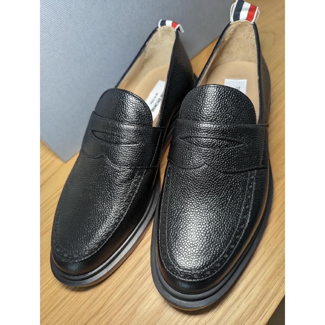 THOM BROWNE(トムブラウン)の新品 トムブラウン ペニー ローファー THOM BROWNE 靴 サイズ7.5 メンズの靴/シューズ(スリッポン/モカシン)の商品写真