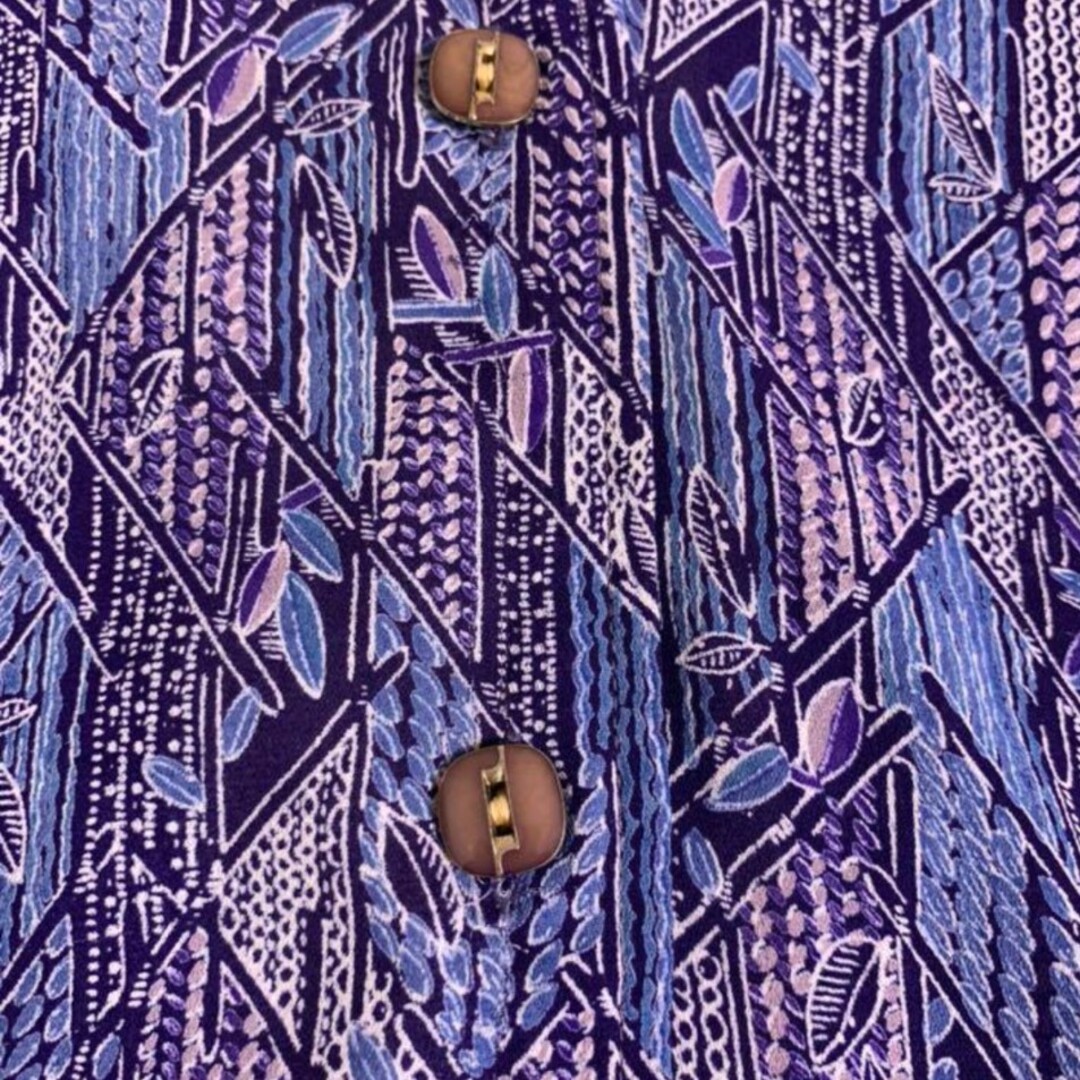古着 vintage  レトロ 総柄 シャツ ブラウス 青 紫 灰色 レディースのトップス(シャツ/ブラウス(半袖/袖なし))の商品写真