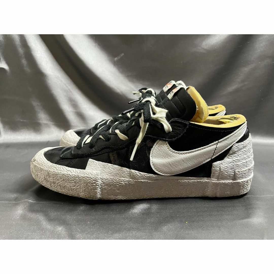 NIKE(ナイキ)の28cm NIKE sacai × Nike Blazer Low 黒パテント メンズの靴/シューズ(スニーカー)の商品写真