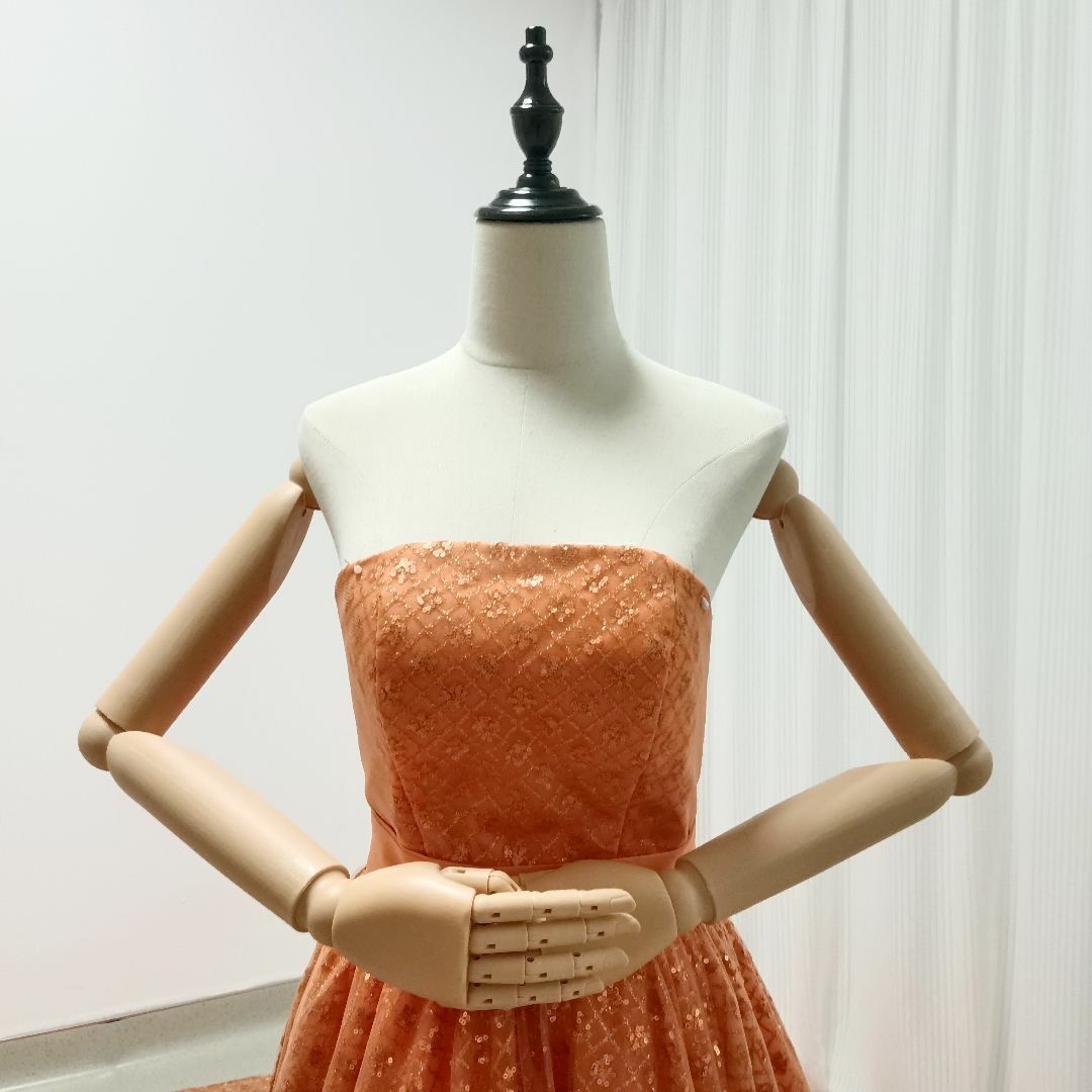 豪華！パーティードレス オレンジ ベアトップ キラキラスパンコール リボン 花嫁 レディースのフォーマル/ドレス(ウェディングドレス)の商品写真