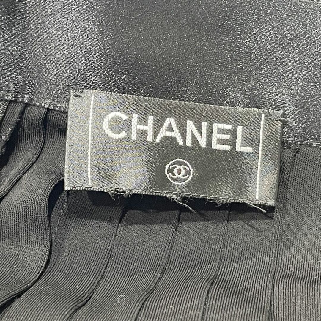 CHANEL(シャネル)のCHANEL スカート ココマーク プリーツ バックジップ サテン レディースのスカート(その他)の商品写真