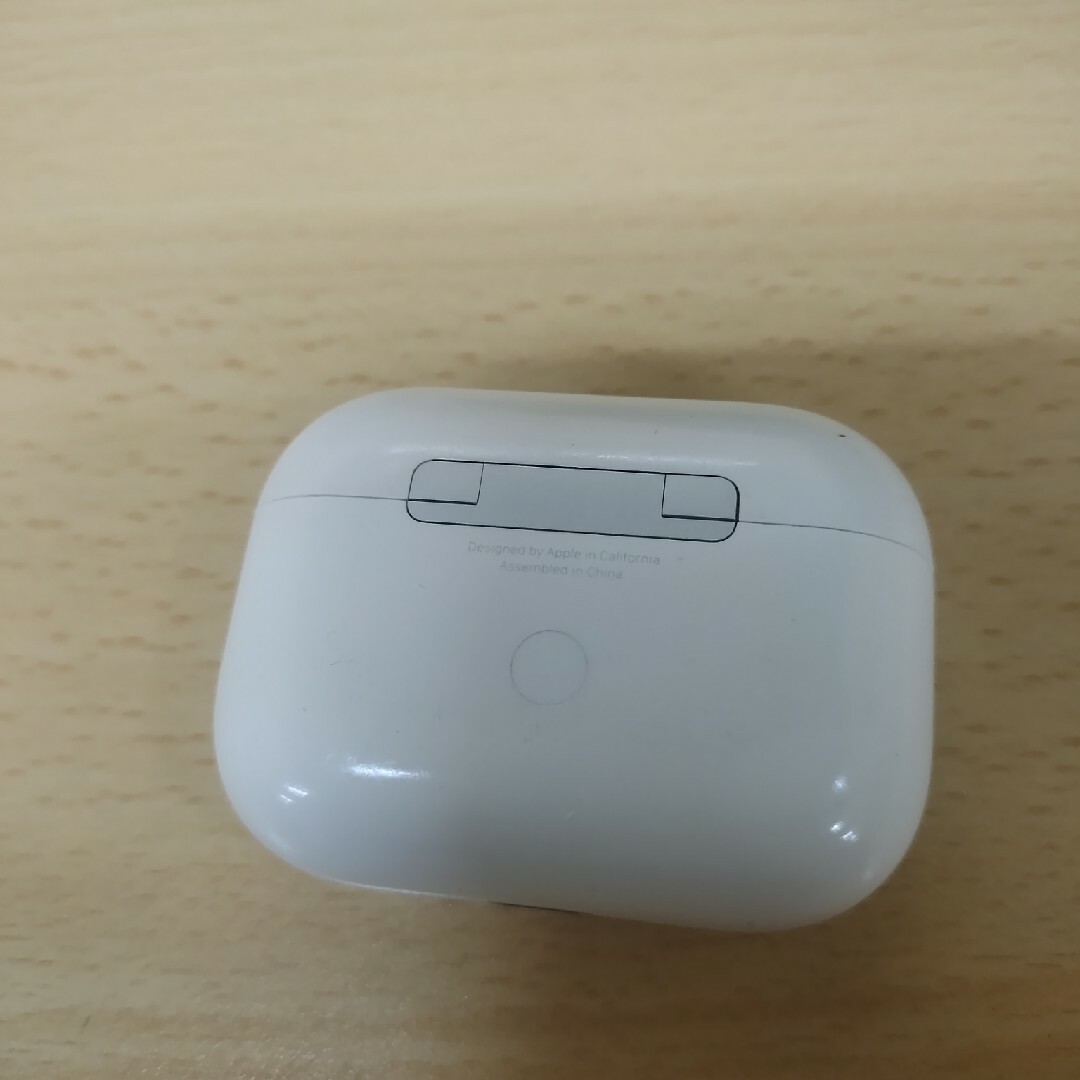 Apple(アップル)のAirPods Proジャンク スマホ/家電/カメラのオーディオ機器(ヘッドフォン/イヤフォン)の商品写真