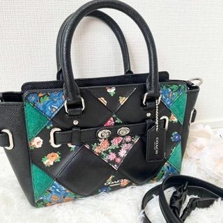 コーチ(COACH)の【美品】COACH 2way ショルダーバッグ  パッチワークデザイン 花柄(ショルダーバッグ)