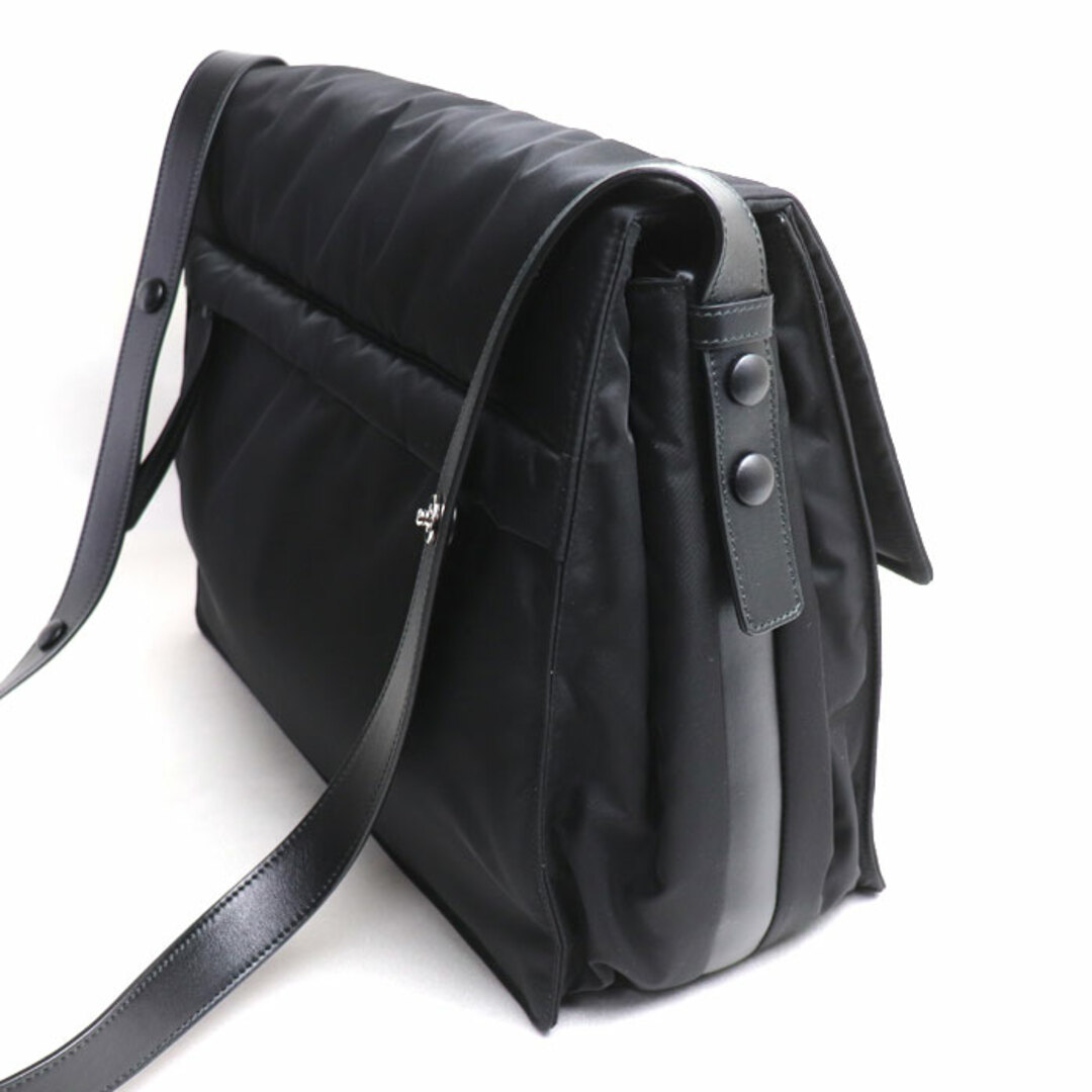 PRADA(プラダ)のPRADA プラダ Re-Nylon ラージ パデッド  ショルダーバッグ ブラック 1BD256 RDLN F0002 ユニセックス【中古】【美品】 レディースのバッグ(ショルダーバッグ)の商品写真