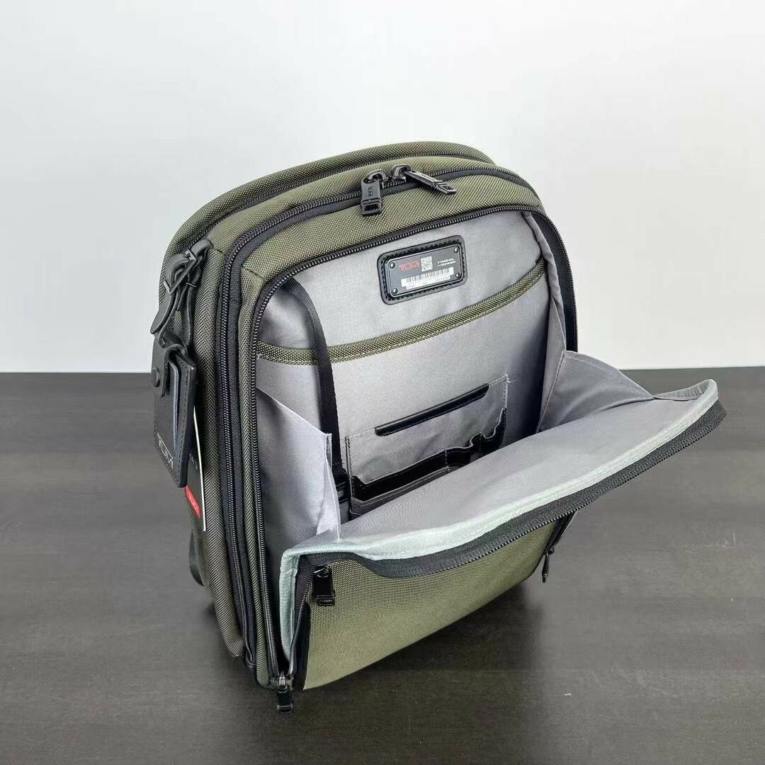 TUMI(トゥミ)の新品 TUMI Slim バックパック グリーン メンズのバッグ(バッグパック/リュック)の商品写真