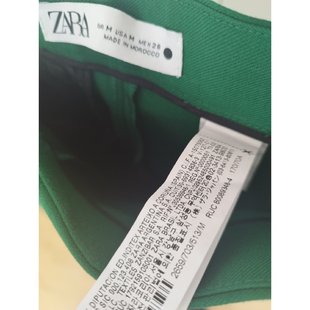 ZARA(ザラ)の着用1回 ZARA　ダーツ入りハイウエストパンツ　Ｍ　アップルグリーン　ザラ 緑 レディースのパンツ(カジュアルパンツ)の商品写真