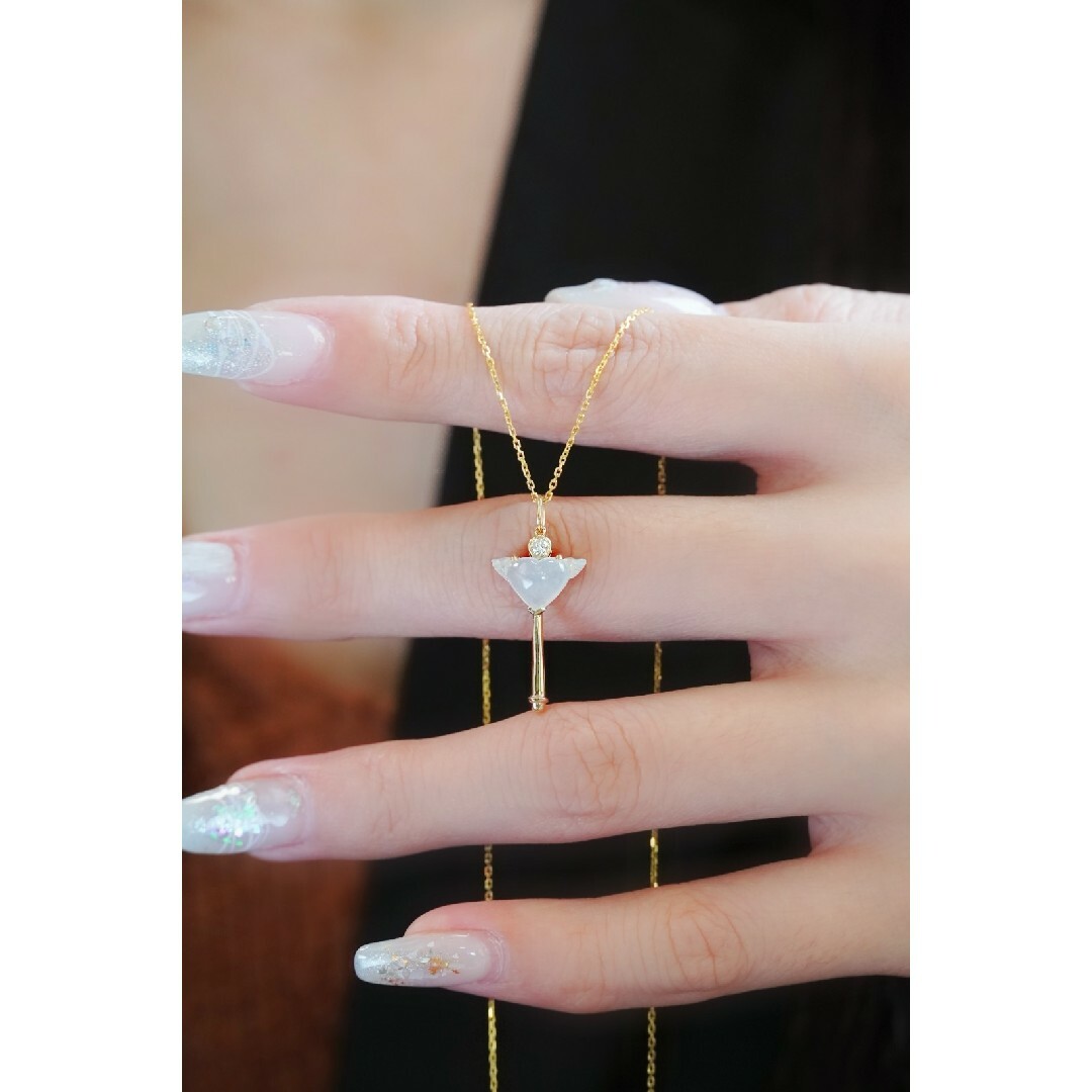 天然ダイヤモンド付きヒスイペンダントk18 レディースのアクセサリー(ネックレス)の商品写真
