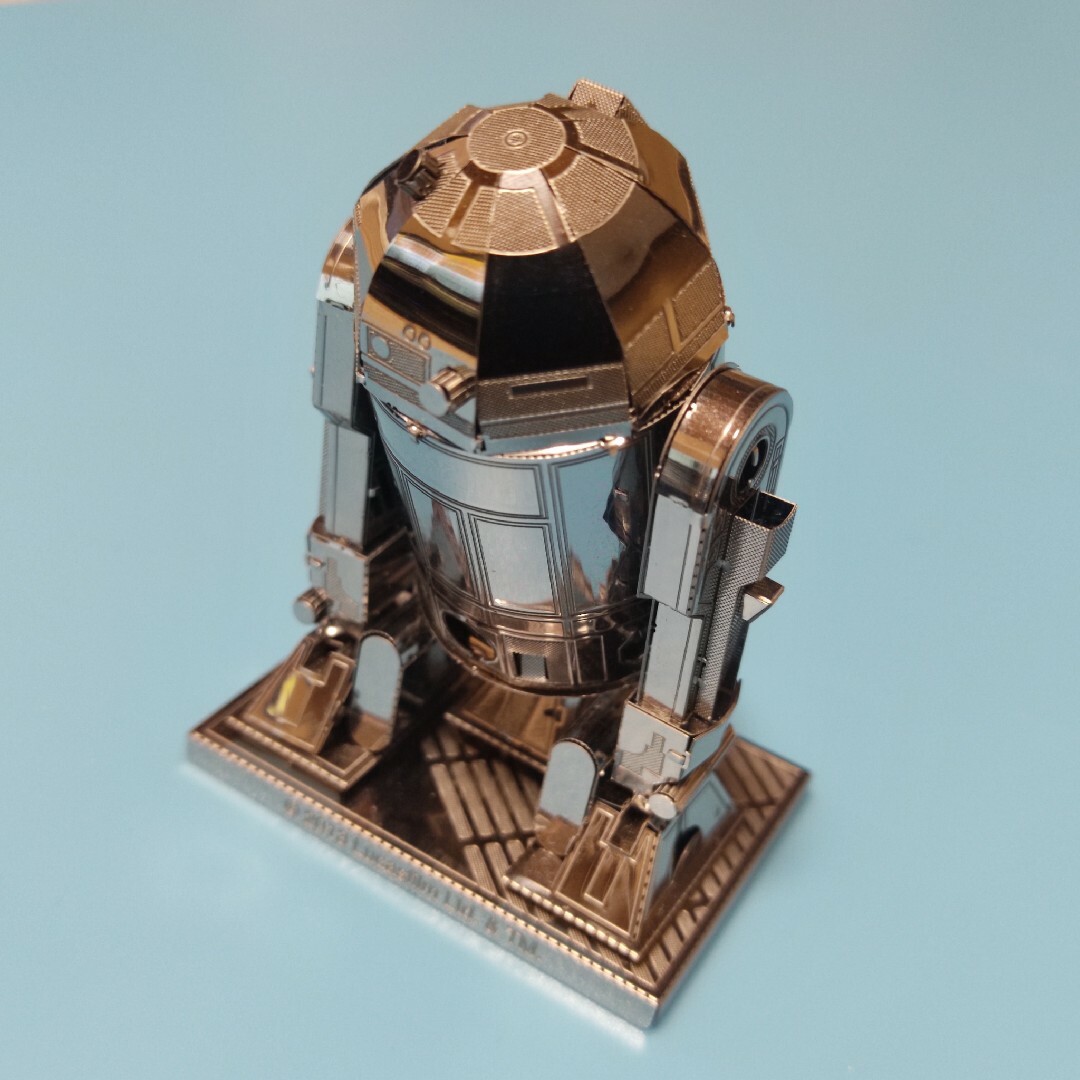 Tenyo(テンヨー)のメタリックナノパズルR2-D2完成品★スターウォーズSTARWARS エンタメ/ホビーのフィギュア(SF/ファンタジー/ホラー)の商品写真