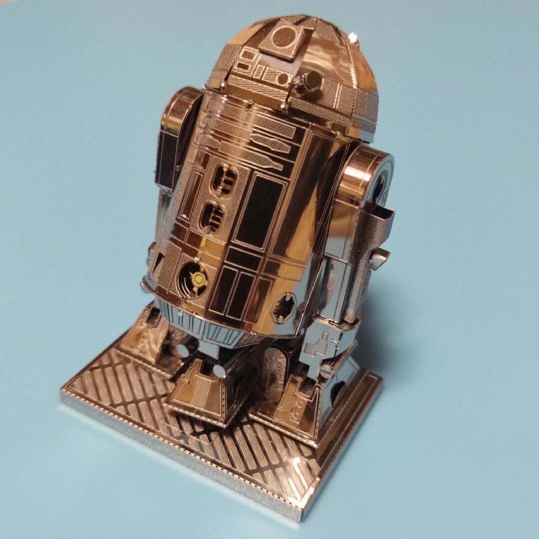 Tenyo(テンヨー)のメタリックナノパズルR2-D2完成品★スターウォーズSTARWARS エンタメ/ホビーのフィギュア(SF/ファンタジー/ホラー)の商品写真