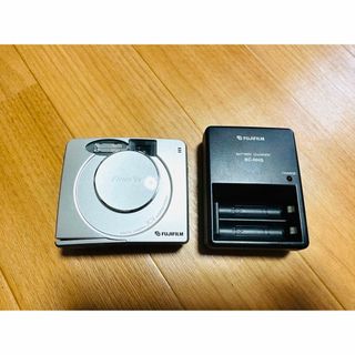 フジフィルム FinePix 30i　デジカメ 乾電池式 中古 未確認 本体(コンパクトデジタルカメラ)