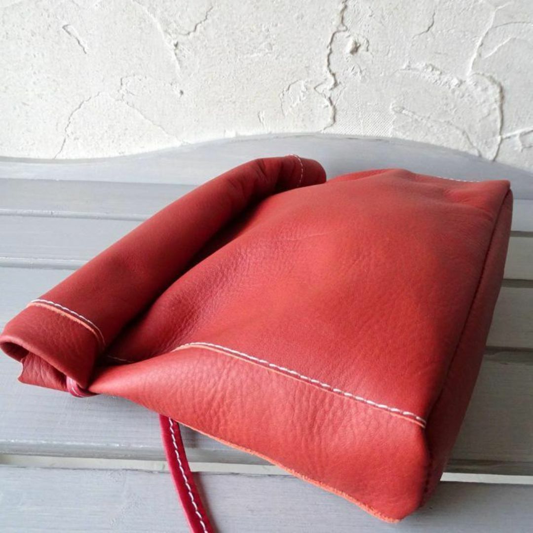 柔らかい 袋型 紐付き 男女兼用 本革 オリジナル ミニ ハンドメイド 3101 レディースのバッグ(クラッチバッグ)の商品写真