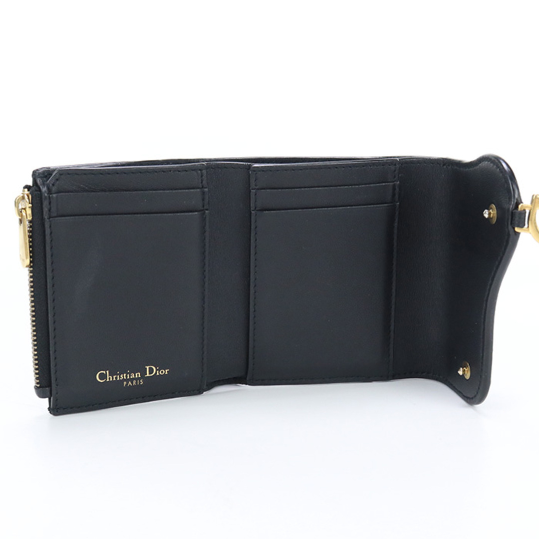Christian Dior(クリスチャンディオール)のクリスチャンディオール  ロータスウォレット サドル S5652CBAA M900 三折財布小銭入付き レディースのファッション小物(財布)の商品写真