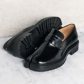 マルタンマルジェラ(Maison Martin Margiela)のメゾン マルジェラ/MAISON MARGIELA シューズ メンズ TABI COUNTY LOAFER ローファー BLACK S57WR0139-P3827-H8396 _0410ff(ドレス/ビジネス)