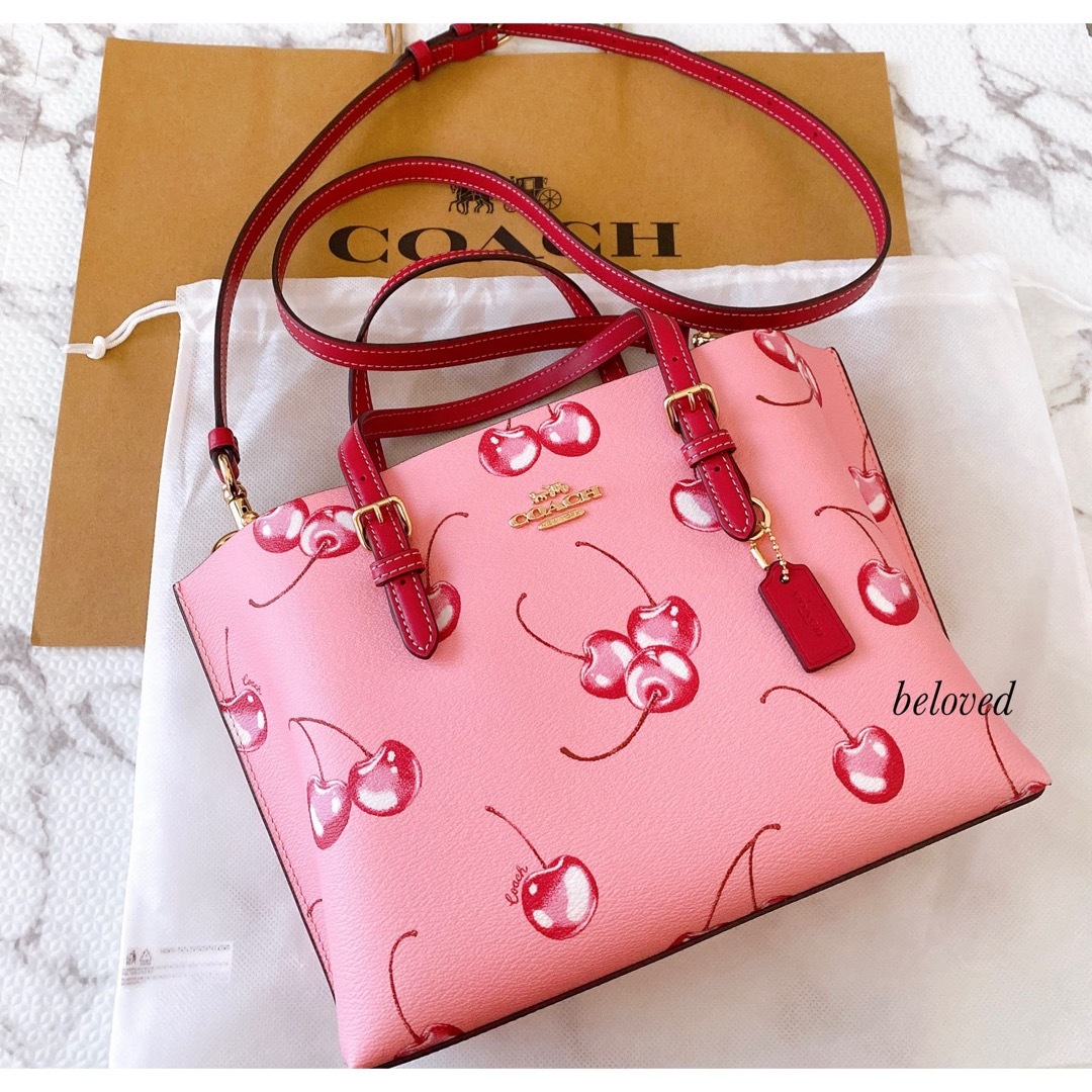 COACH - 新作 coach コーチ モリー トート 25 チェリー プリント COACH - 新作 coach コーチ モリー トート 25 チェリー プリント