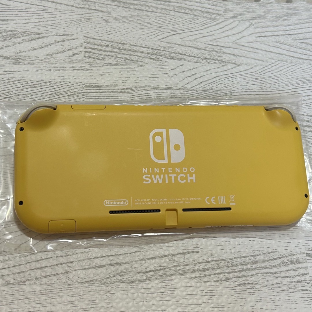 任天堂(ニンテンドウ)のNintendo Switch Light イエロー 本体 ジャンク品 エンタメ/ホビーのゲームソフト/ゲーム機本体(携帯用ゲームソフト)の商品写真