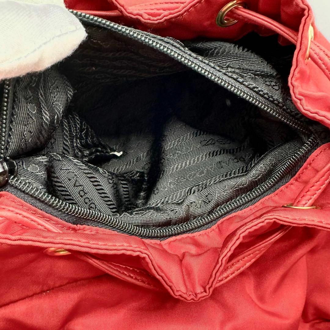 PRADA(プラダ)の【希少✨】プラダ リュック チェーン ナイロン 三角ロゴ レッド 赤 レディースのバッグ(リュック/バックパック)の商品写真